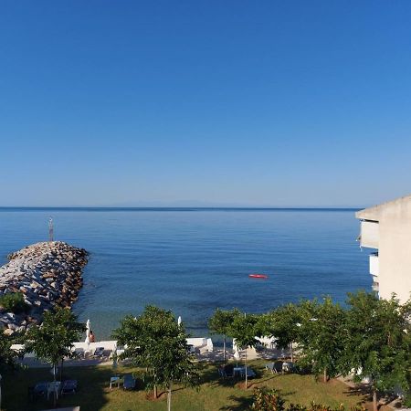 Aparthotel Pansion Alexandros By The Sea Nea Skioni Esterno foto