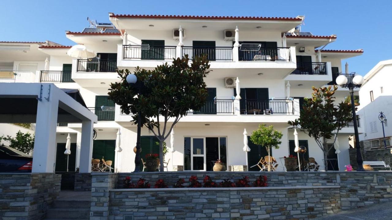 Aparthotel Pansion Alexandros By The Sea Nea Skioni Esterno foto