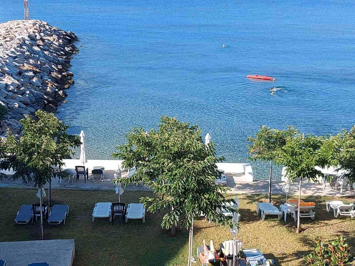 Aparthotel Pansion Alexandros By The Sea Nea Skioni Esterno foto