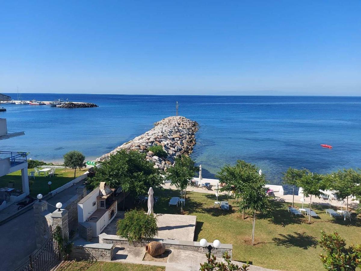 Aparthotel Pansion Alexandros By The Sea Nea Skioni Esterno foto