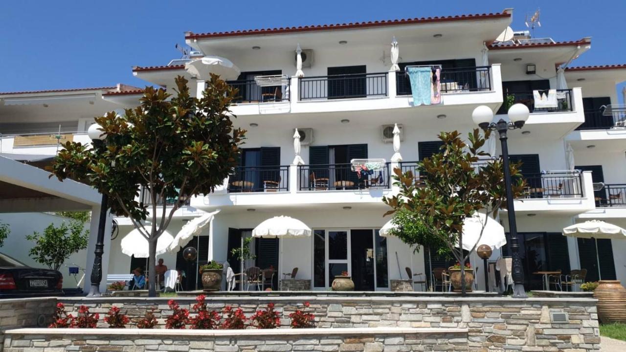 Aparthotel Pansion Alexandros By The Sea Nea Skioni Esterno foto
