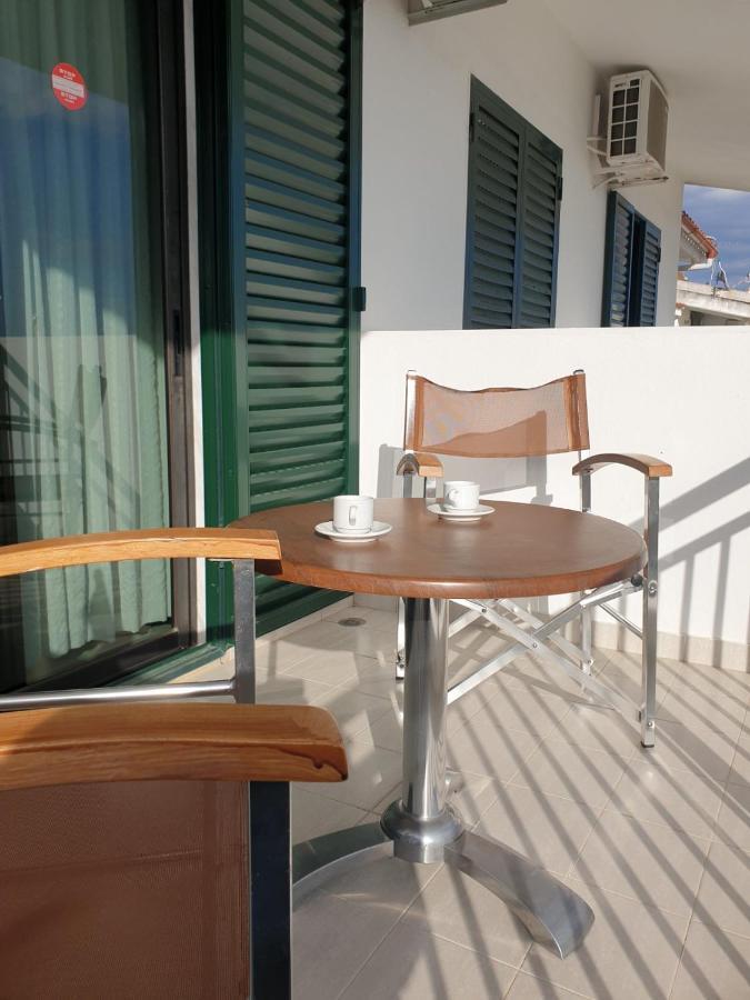 Aparthotel Pansion Alexandros By The Sea Nea Skioni Esterno foto