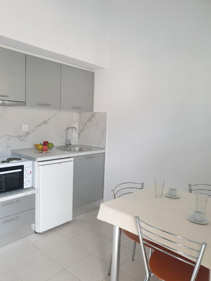 Aparthotel Pansion Alexandros By The Sea Nea Skioni Esterno foto
