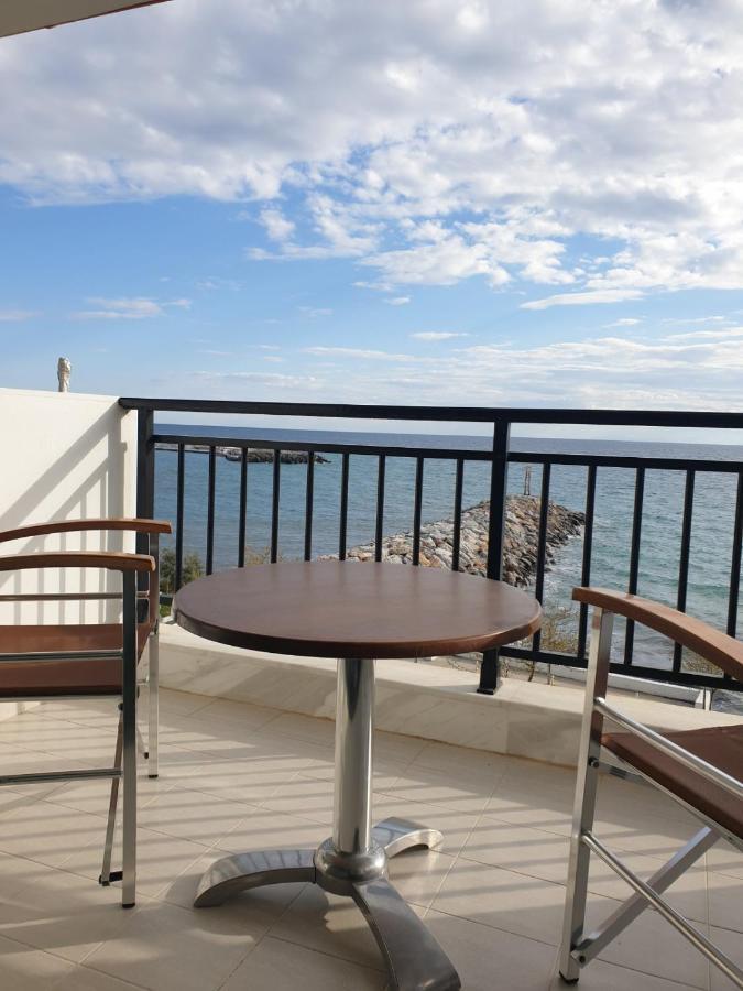 Aparthotel Pansion Alexandros By The Sea Nea Skioni Esterno foto