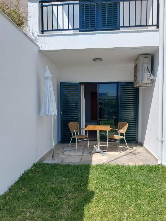Aparthotel Pansion Alexandros By The Sea Nea Skioni Esterno foto