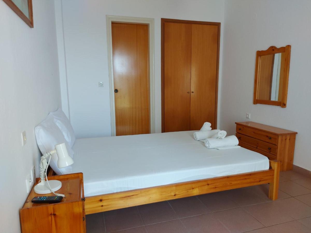 Aparthotel Pansion Alexandros By The Sea Nea Skioni Esterno foto