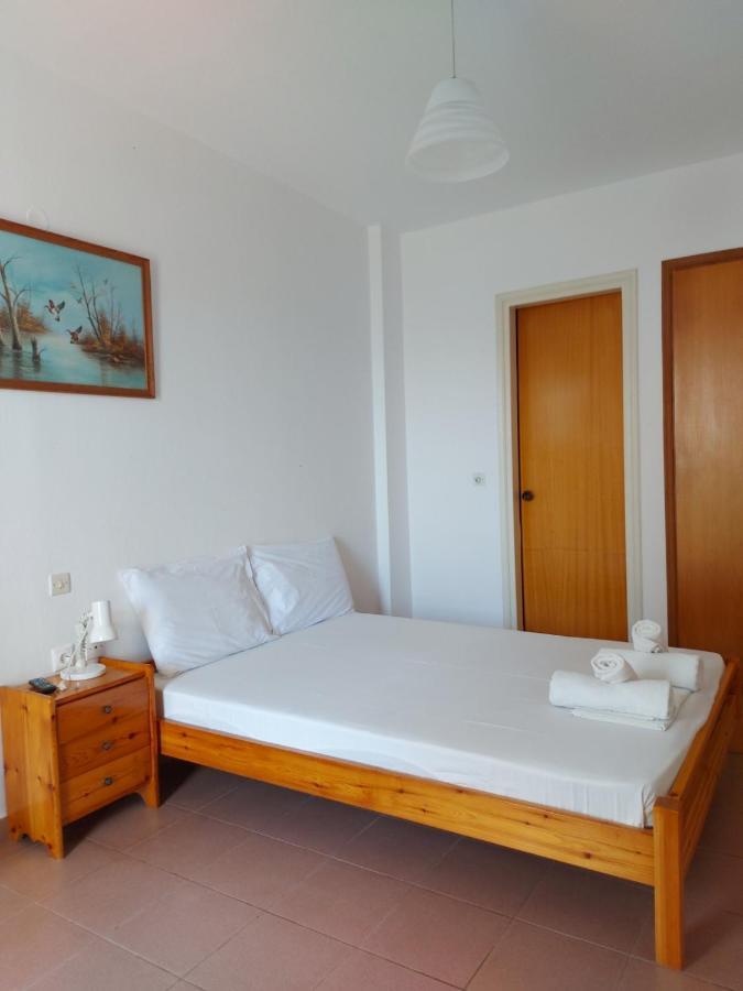 Aparthotel Pansion Alexandros By The Sea Nea Skioni Esterno foto