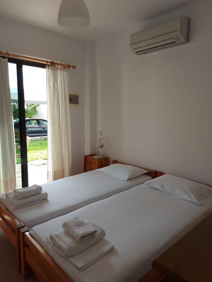 Aparthotel Pansion Alexandros By The Sea Nea Skioni Esterno foto