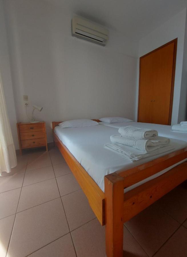 Aparthotel Pansion Alexandros By The Sea Nea Skioni Esterno foto