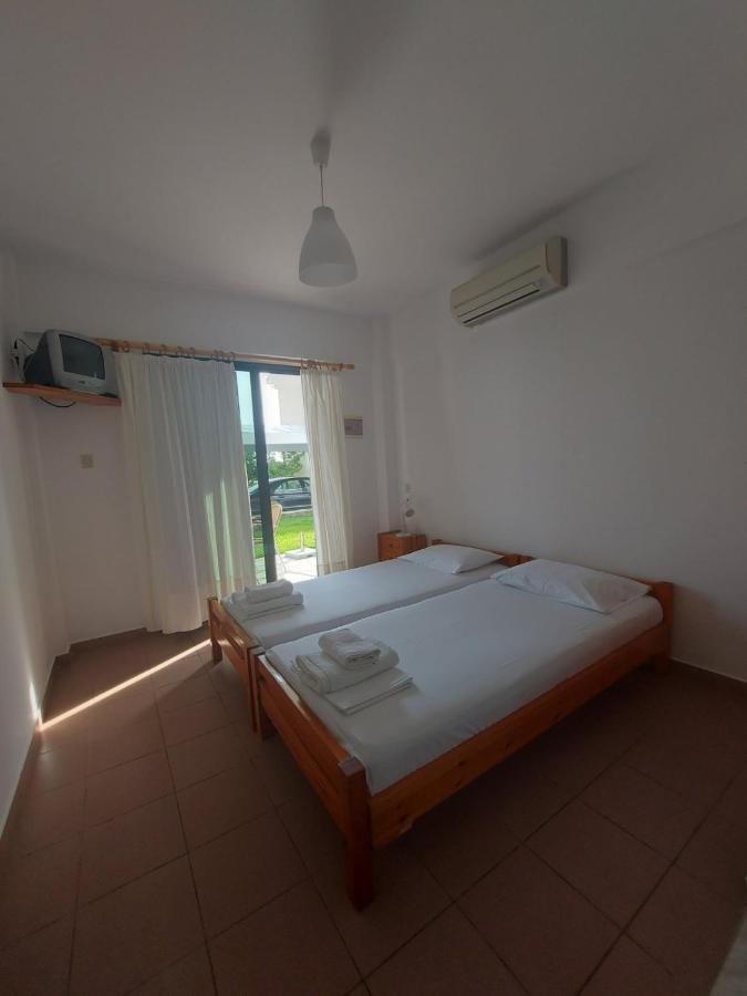 Aparthotel Pansion Alexandros By The Sea Nea Skioni Esterno foto