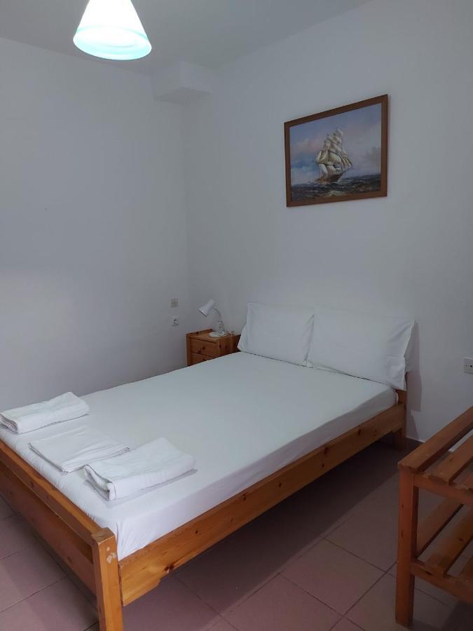Aparthotel Pansion Alexandros By The Sea Nea Skioni Esterno foto